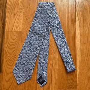 Charles Tyrwhitt Necktie Silver Blue Floral 100% Silk Tie Handmade In England